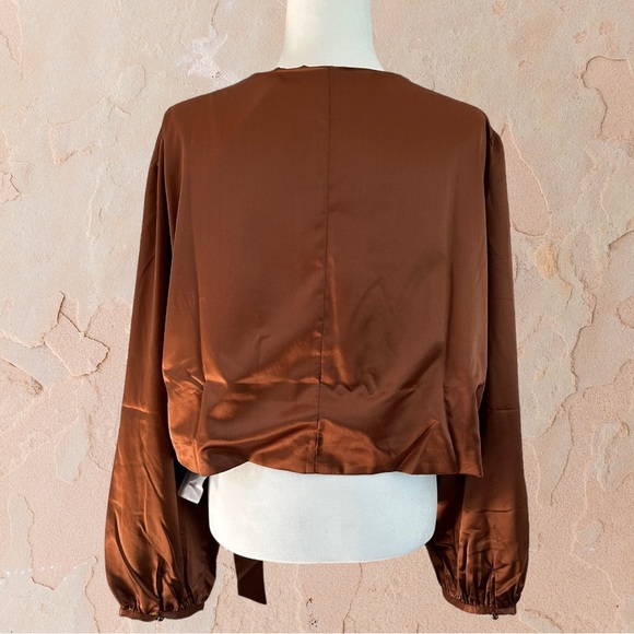 NWT Maree Pour Toi Bishop Sleeve Wrap Top Blouse Metallic Satin Brown Size 26 - Picture 4 of 12